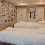 Embassy Corner Apartment *