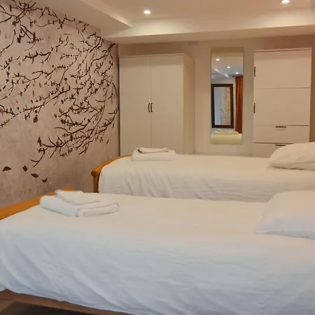 Embassy Corner Apartment *
