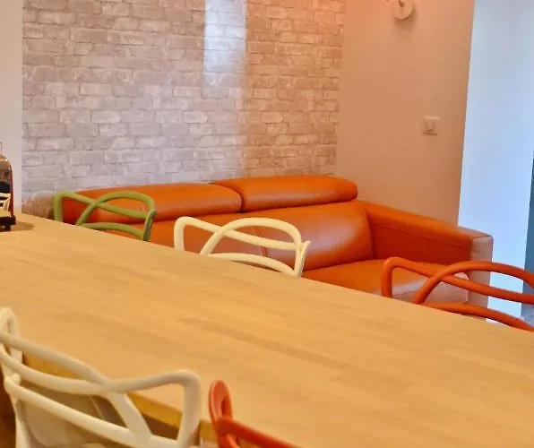 Embassy Corner 公寓 *