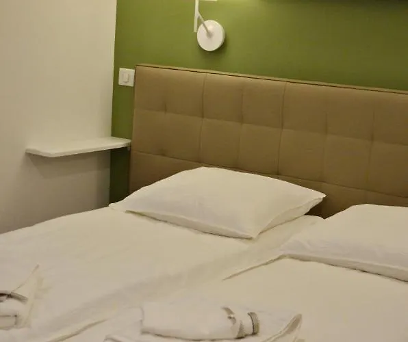 Embassy Corner 公寓